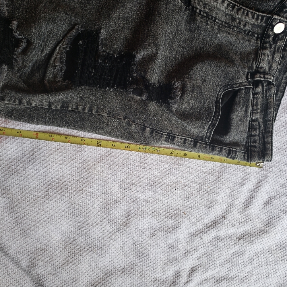 Shorts - Picture 6 of 8